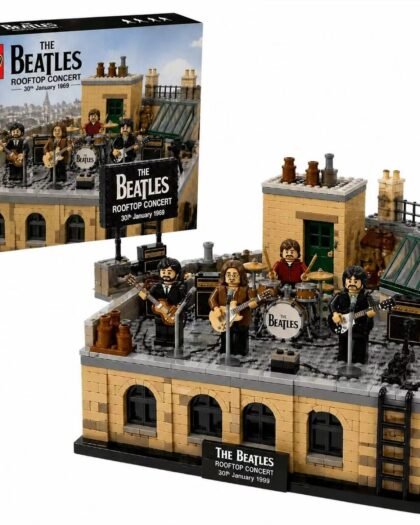 The Beatles Rooftop Concert Building Block Set Collector's Edition